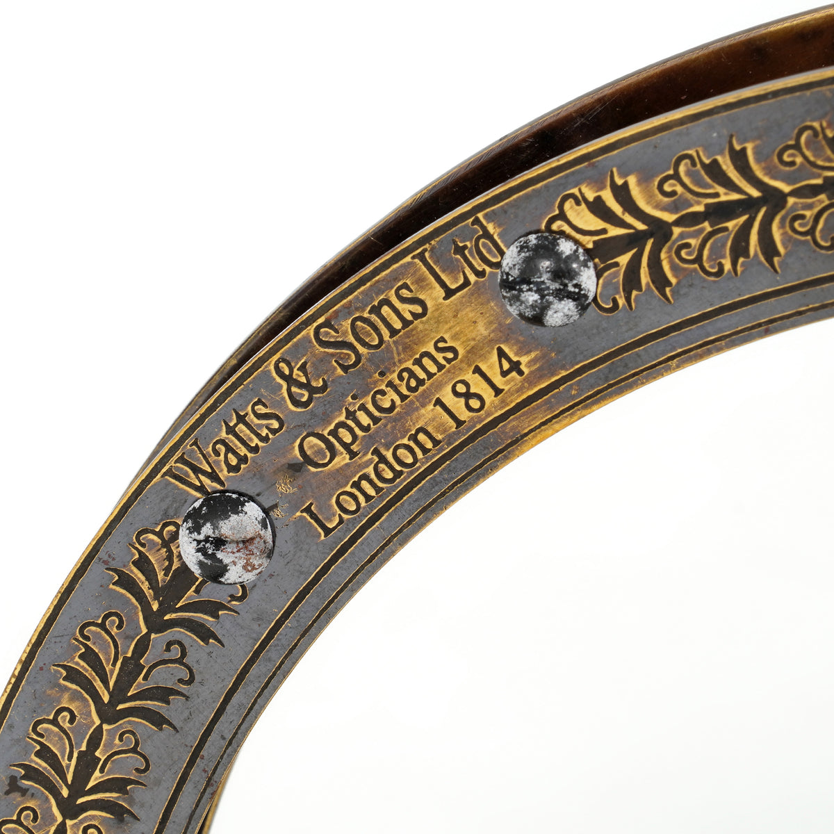 COLLECTOR’S MAGNIFYING GLASS